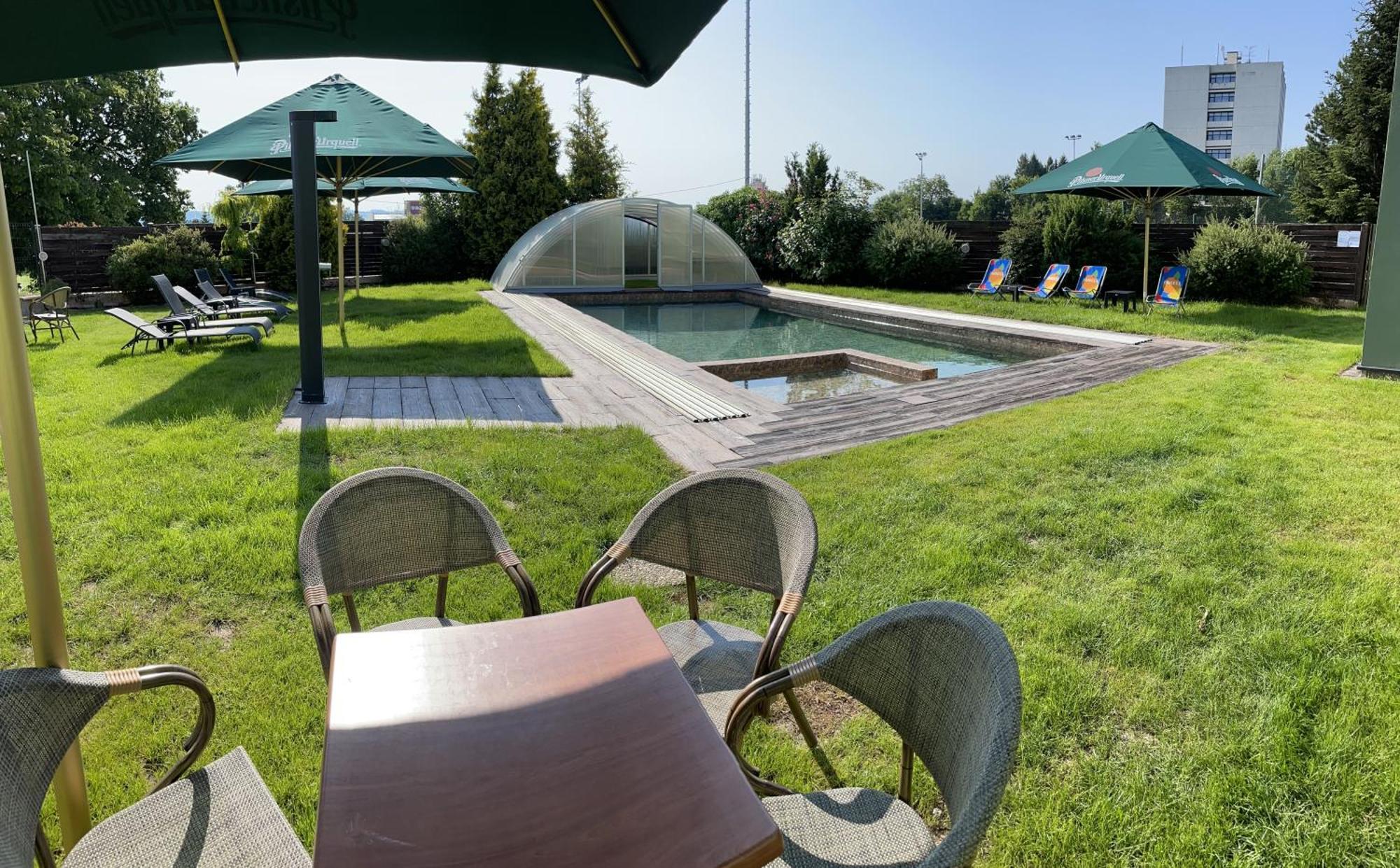 Hotel Benica Benesov  Εξωτερικό φωτογραφία