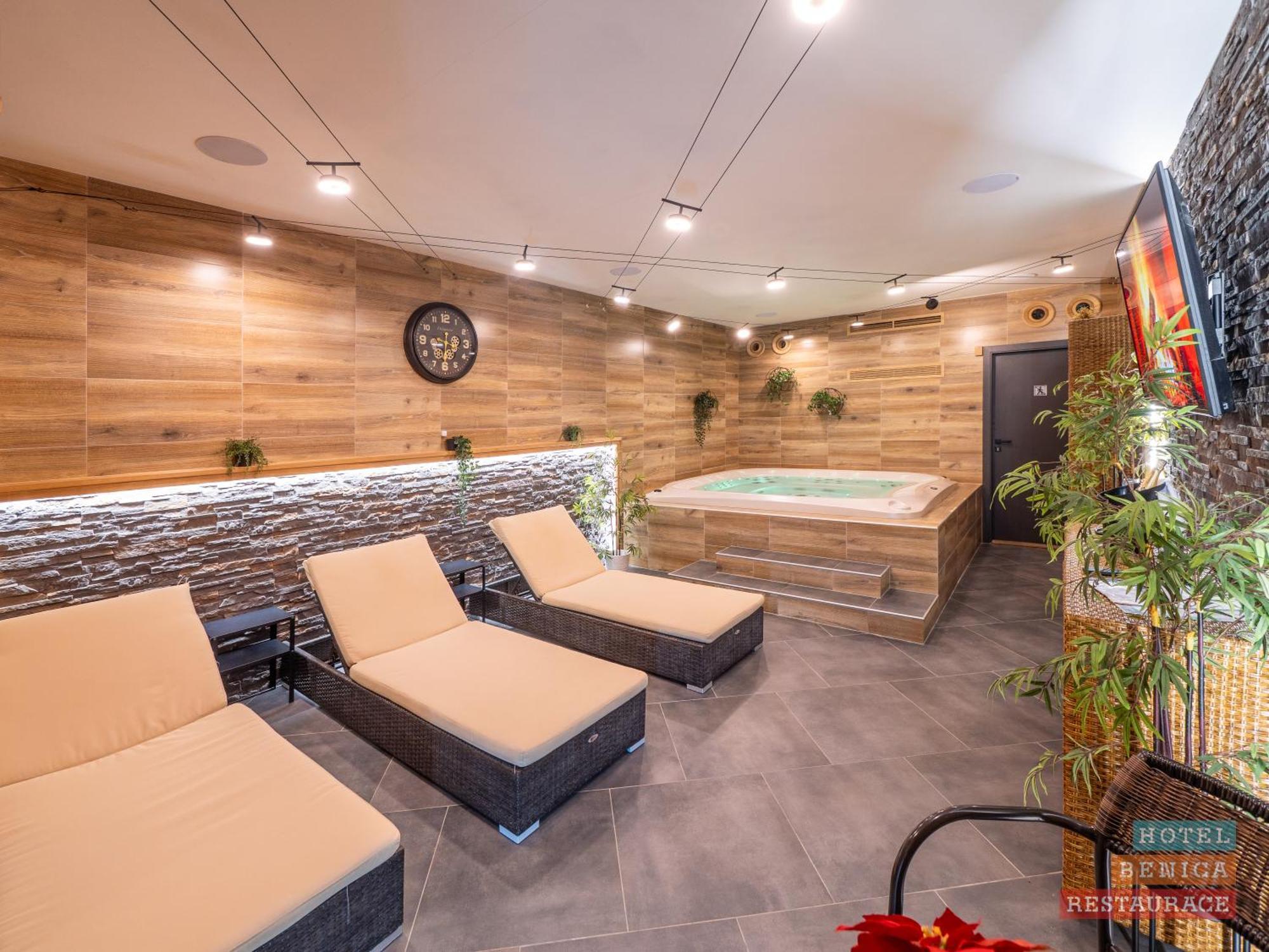 Hotel Benica Benesov  Εξωτερικό φωτογραφία